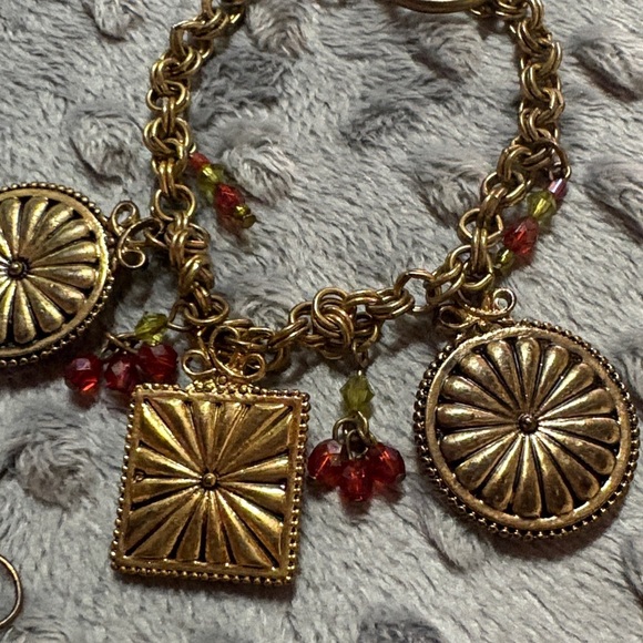 Vintage Christmas Bracelet & Earrings set - Picture 6 of 9